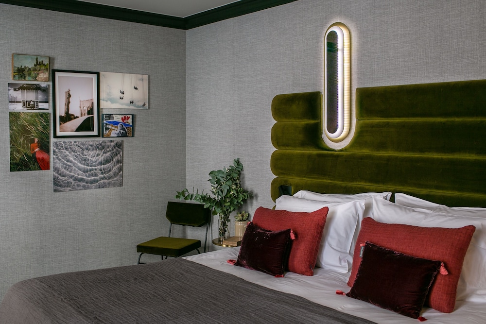 La Planque Hotel 33/77