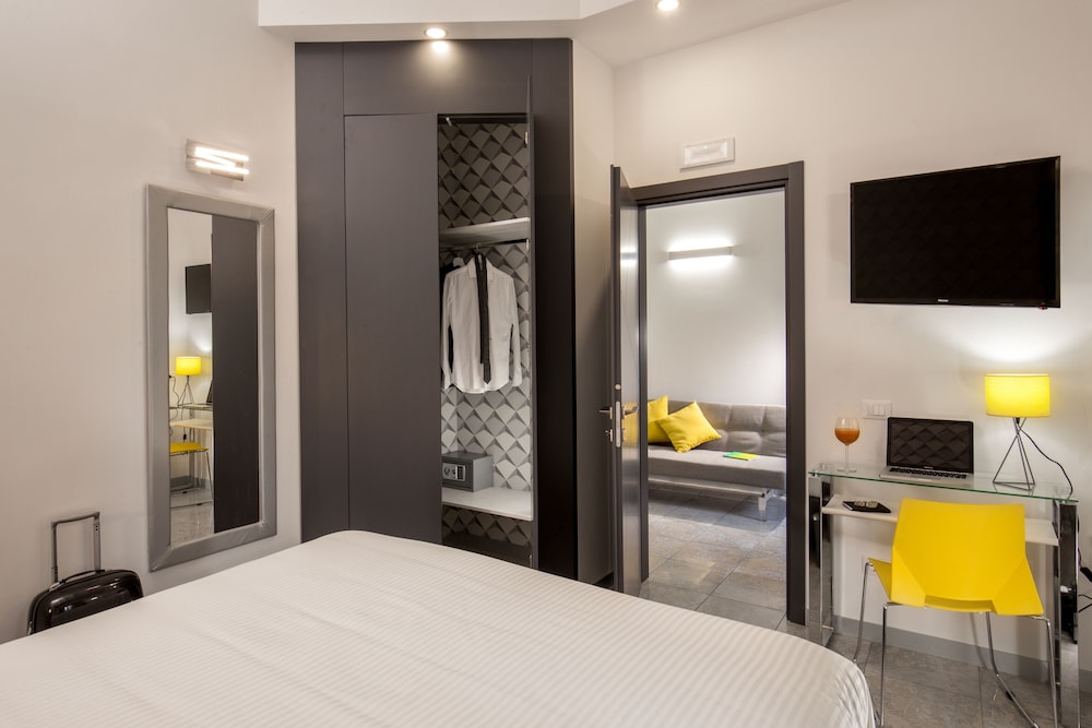 GCF Luxury Suites Guest House 24/70