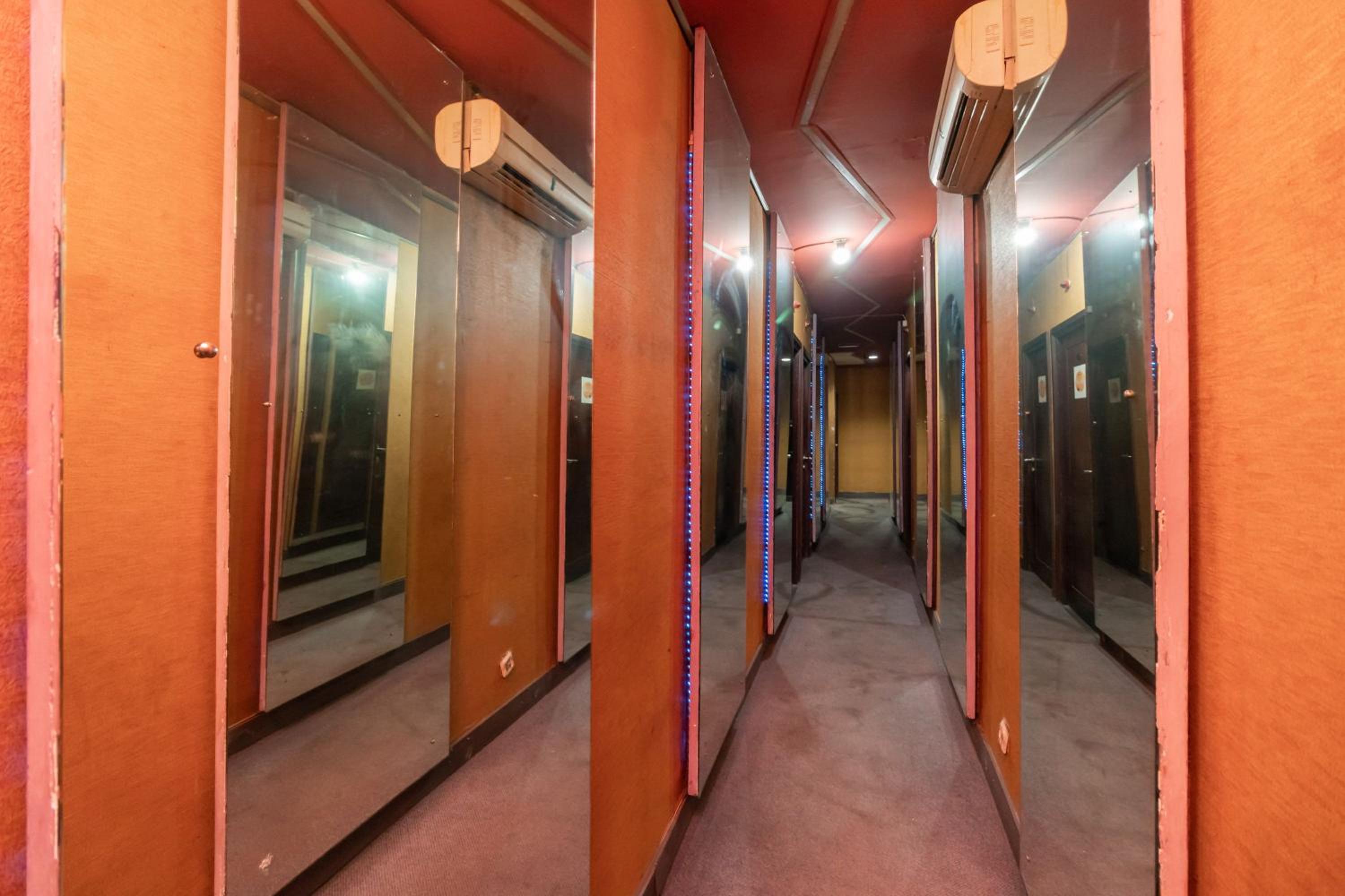 OYO 180 Hotel Mirah (Mirah Hotel) 32/55