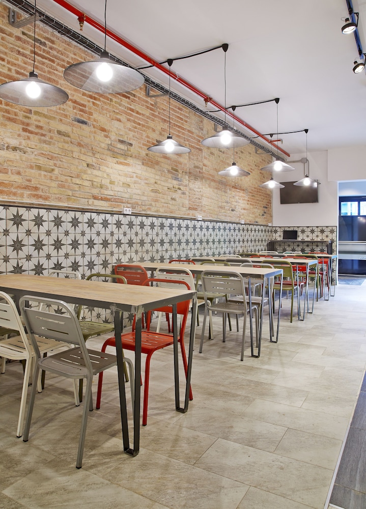 Hola Hostal Collblanc 16/22