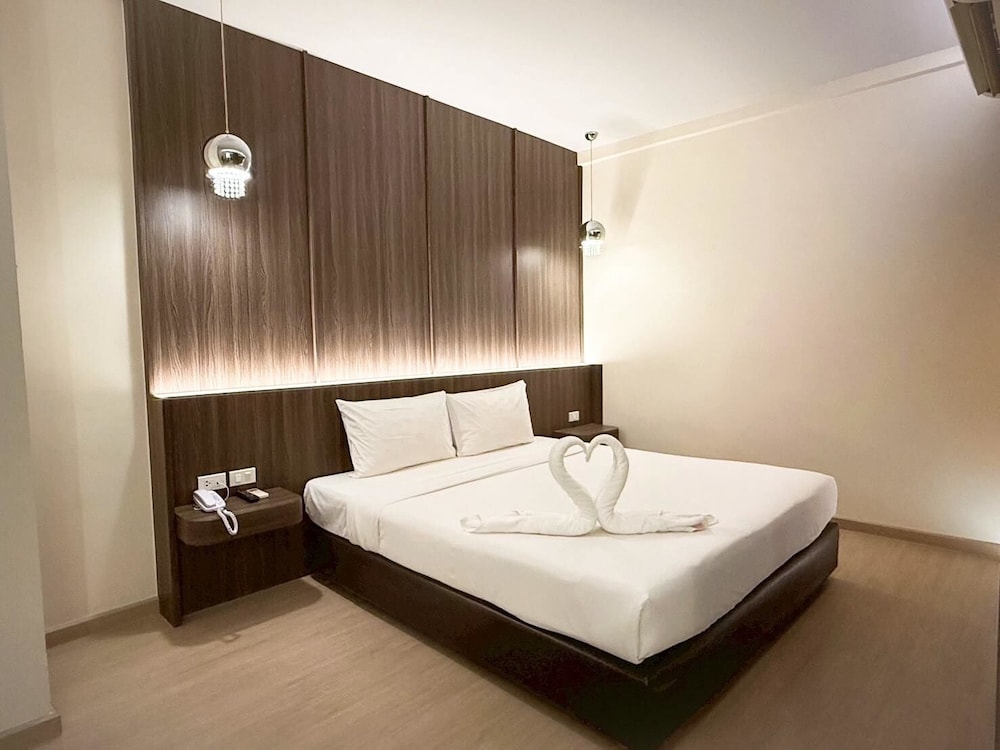 DELUXE, DOUBLE BED