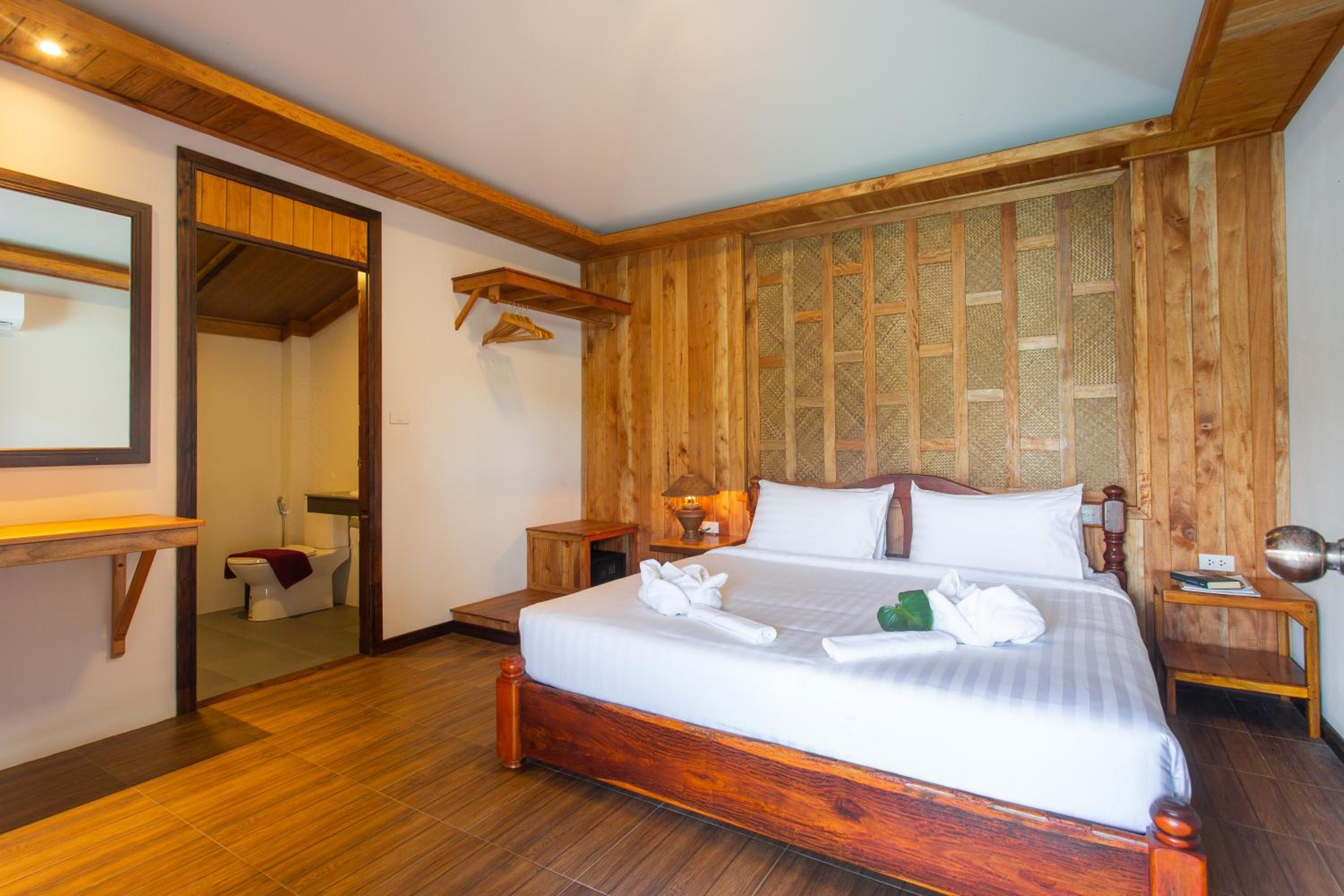 Superior, Bungalow, Double Bed, Hill Side