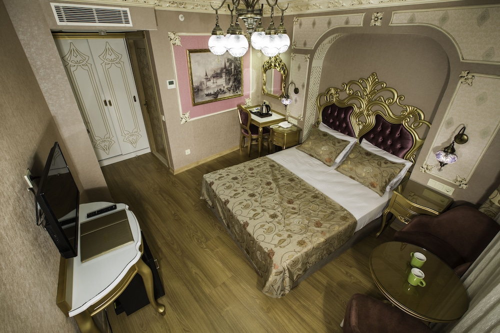 Phosphorion Hotel 33/46