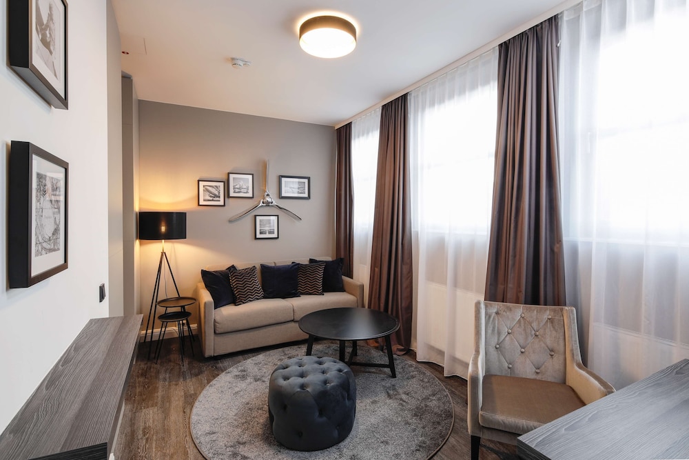 Airporthotel Berlin Adlershof 53/75