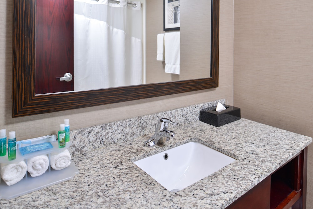 HOLIDAY INN EXPRESS CANANDAIGUA - FINGER LAKES 47/56
