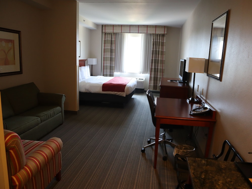 Country Inn & Suites By Radisson, Emporia, VA 23/37