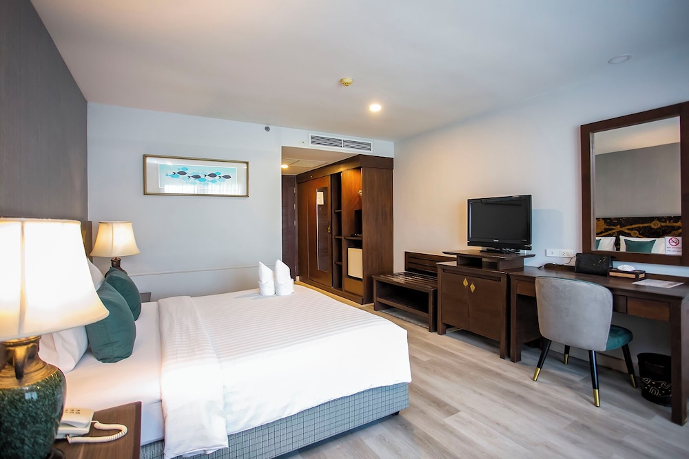 Empress Pattaya Hotel 10/50