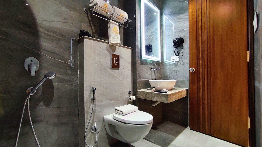 MGR Hotel Moradabad 48/50