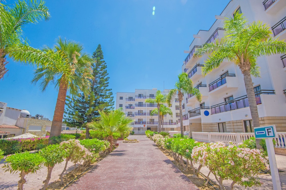 Marlita Beach Hotel Apartments 47/50