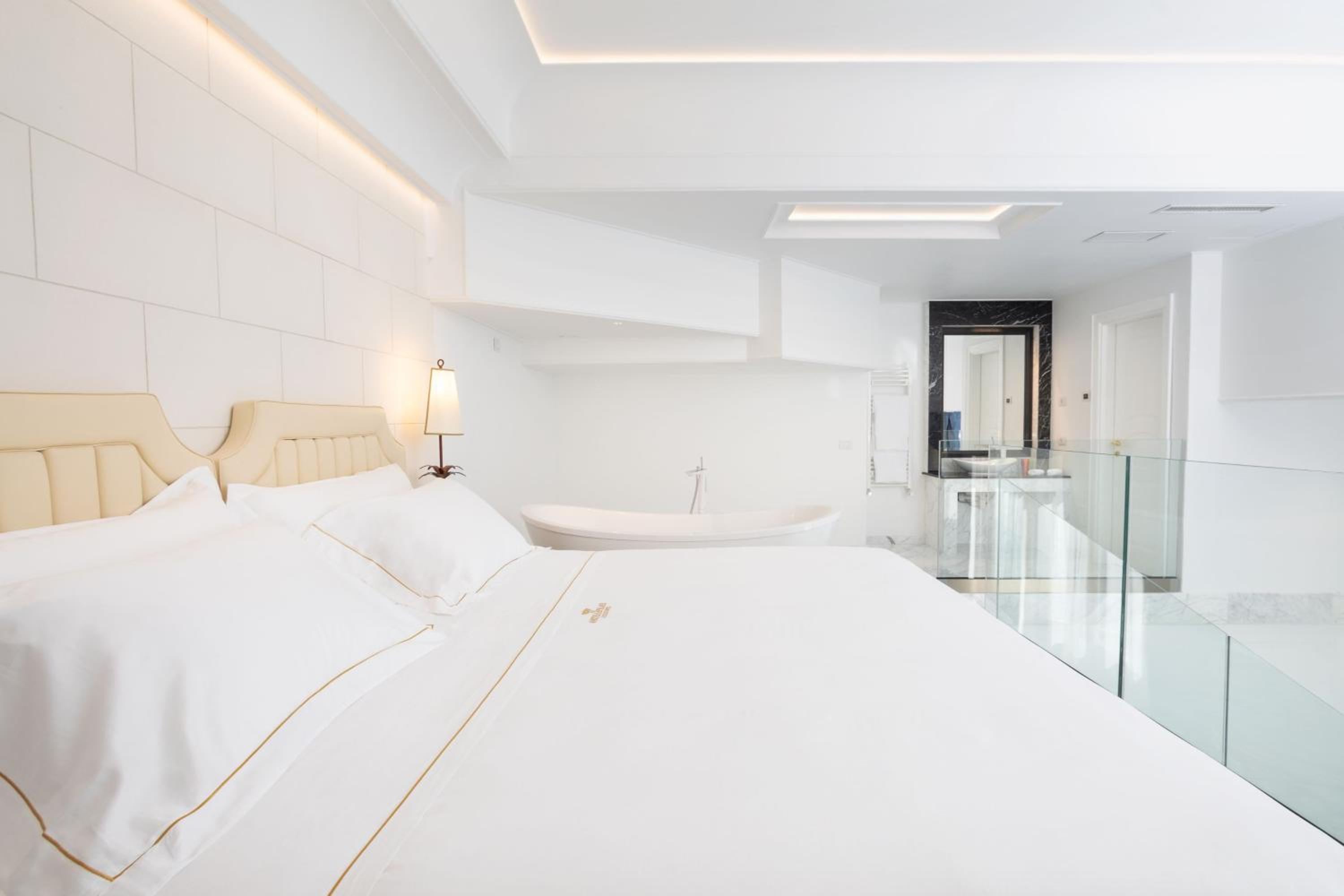 1 Bedroom, Bi Level, Suite, Sea View