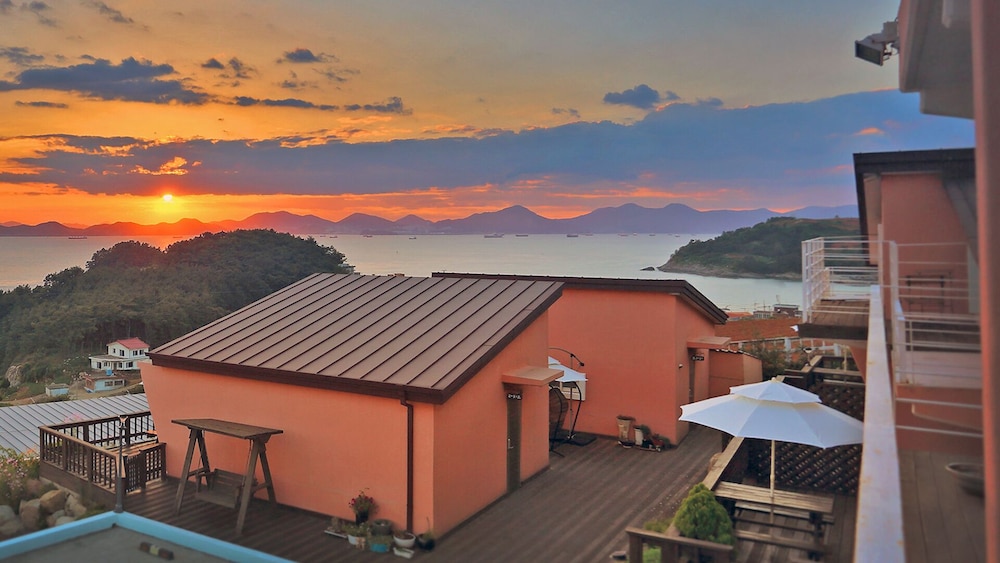Namhae Bel Vienne Pension 2/50