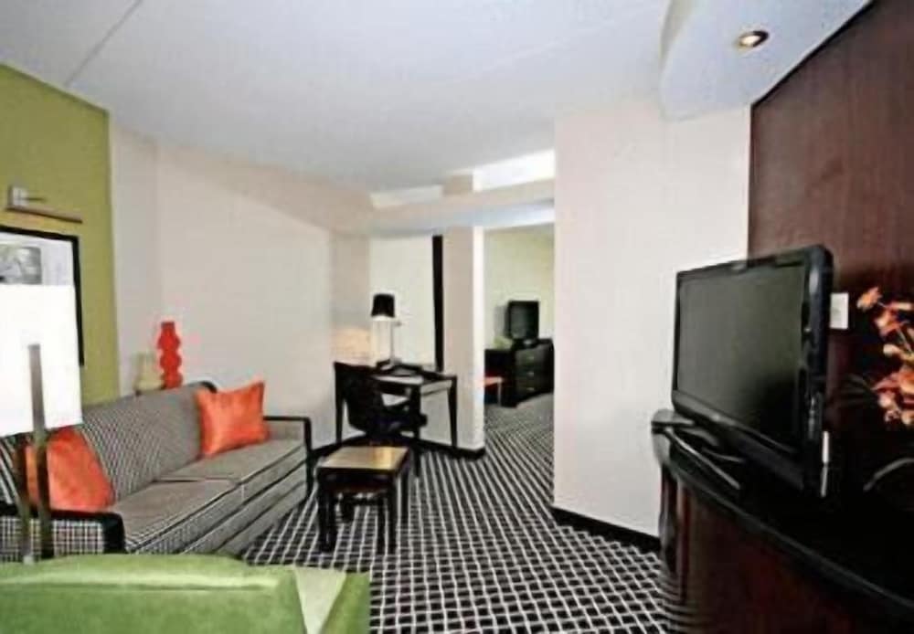 Fairfield Inn And Suites Elkin Jonesville 22/38