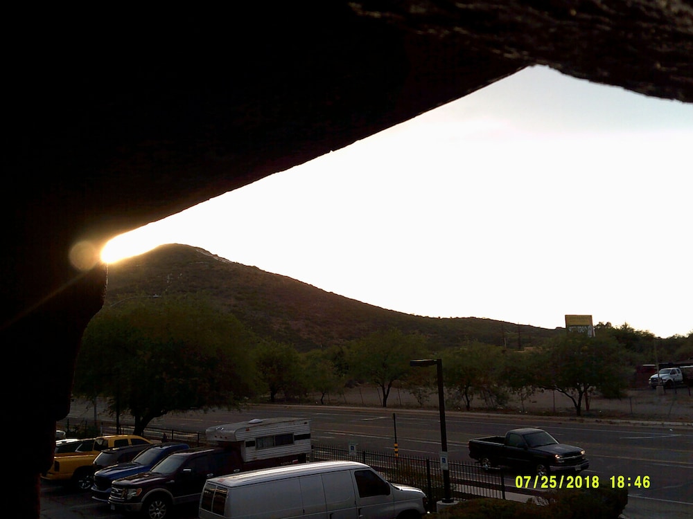Super 8 By Wyndham Tucson Downtown Convention Center 18/22