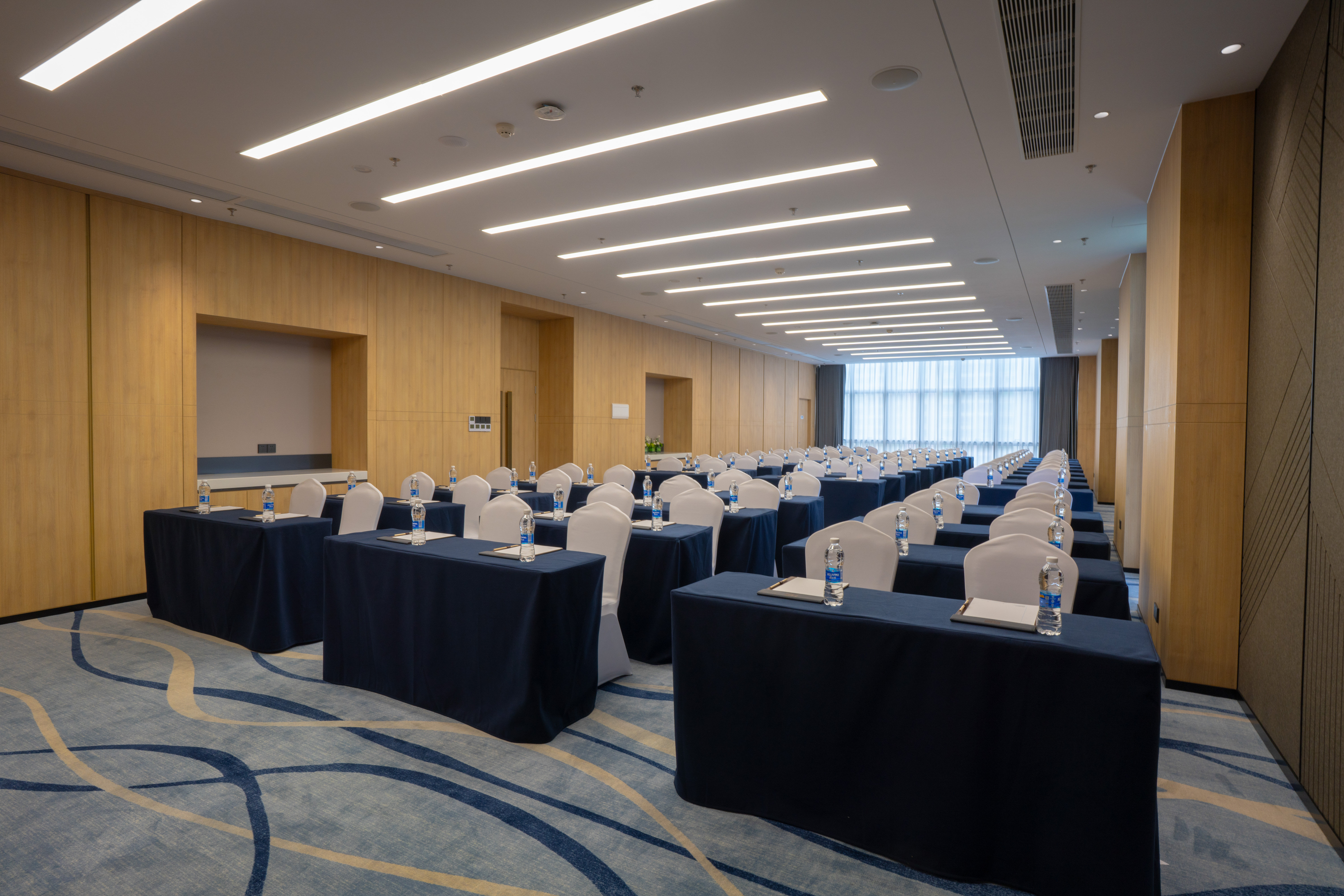 Holiday Inn Express Guangzhou Panyu Dashi 42/45