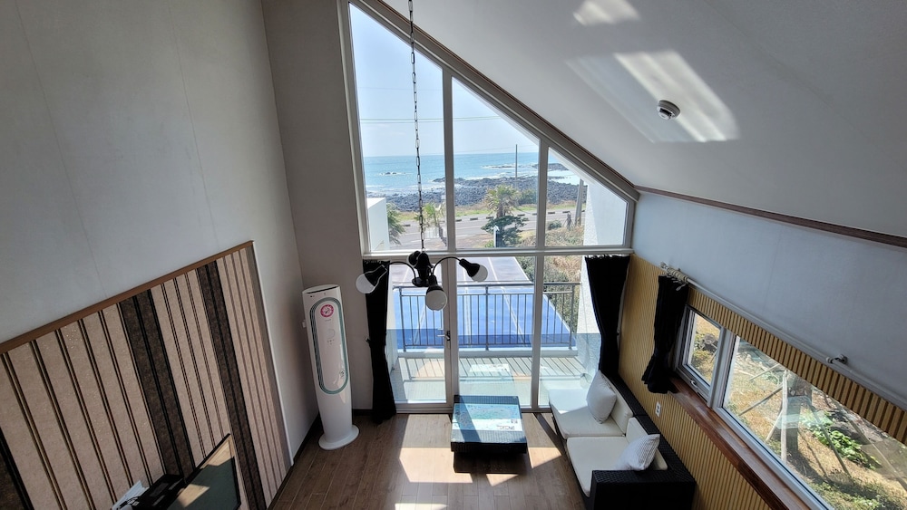 Wind House 16/44