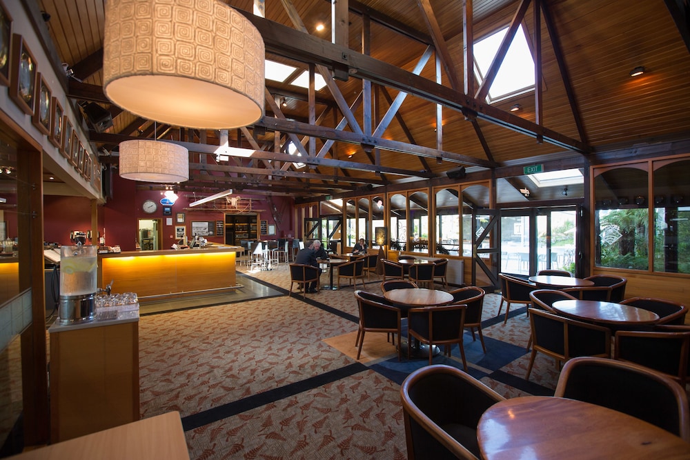 Commodore Airport Hotel 53/74
