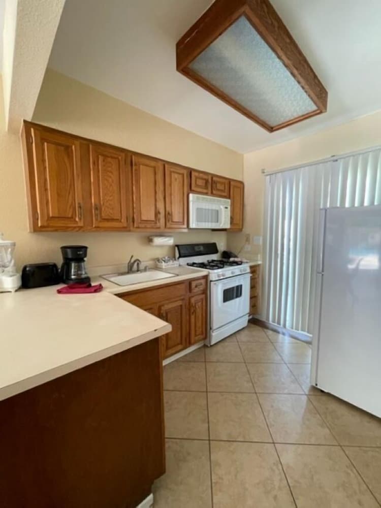 The Villas of Palm Springs 9/50