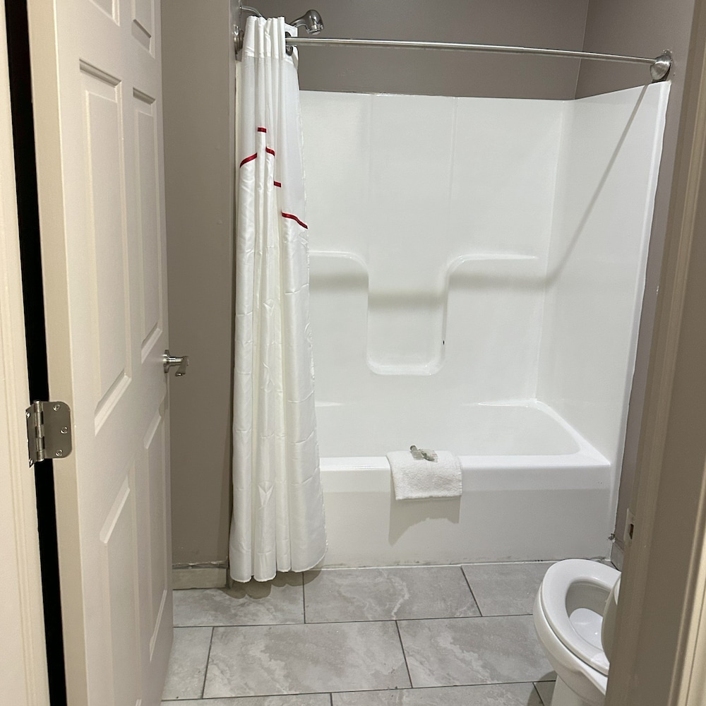 Red Roof Inn & Suites Lake Orion/Auburn Hills 36/37