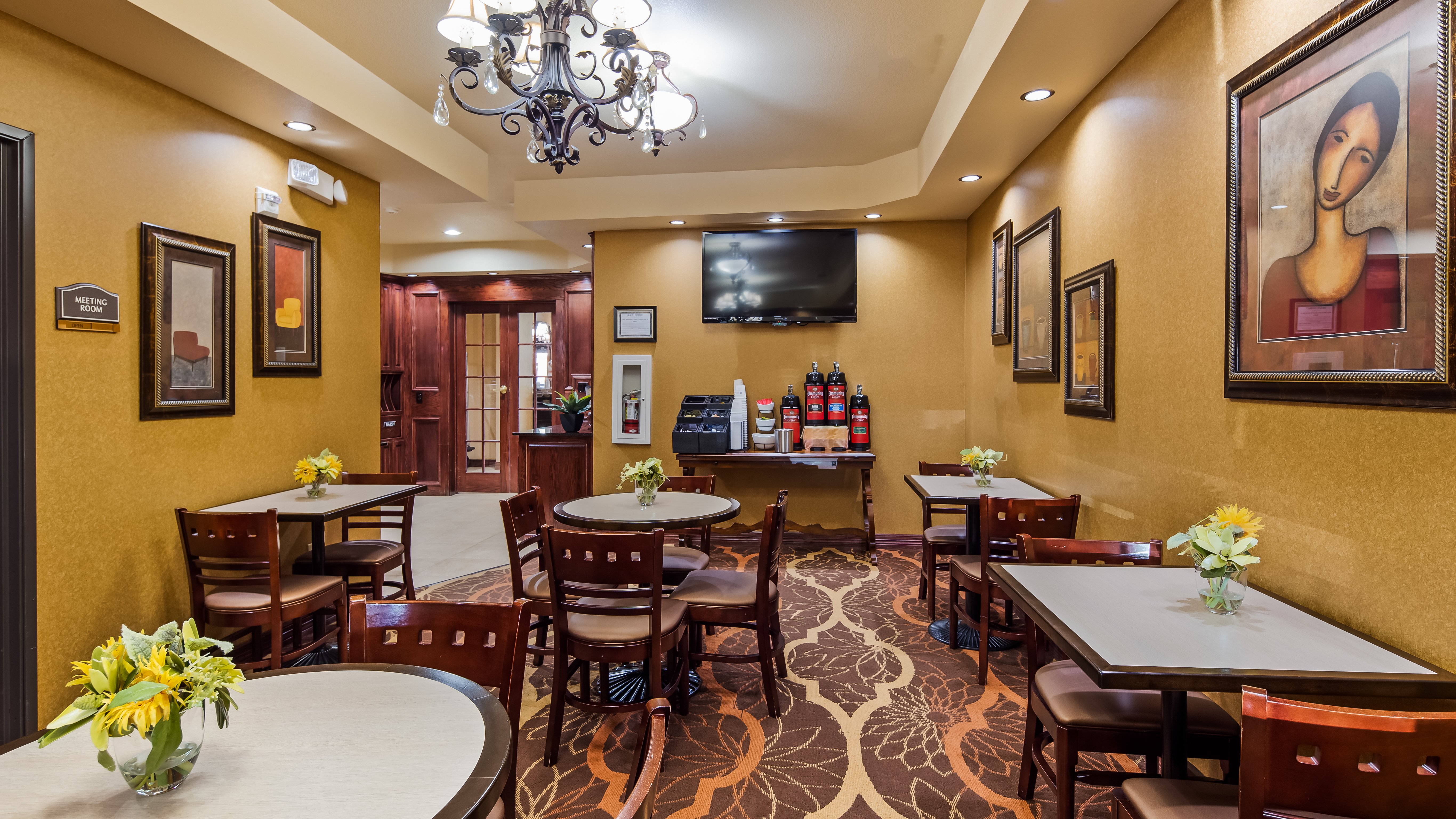 Best Western Plus Crown Colony Inn and Suites 37/59