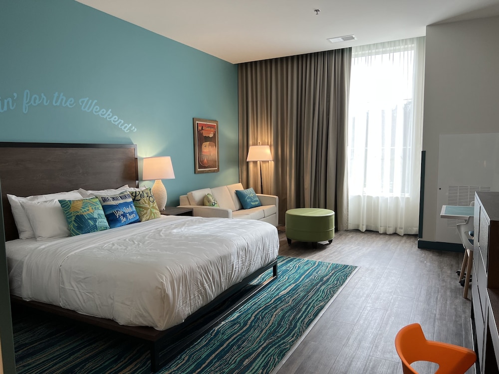 Deluxe, King Bed, Mountain View
