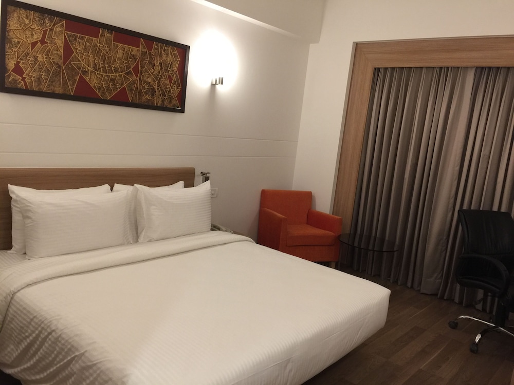 LEMON TREE HOTEL, SECTOR 60, GURUGRAM 17/65