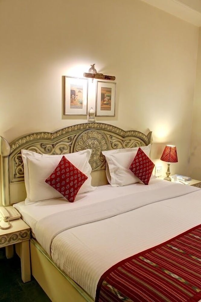 PALACE ON GANGES 17/50