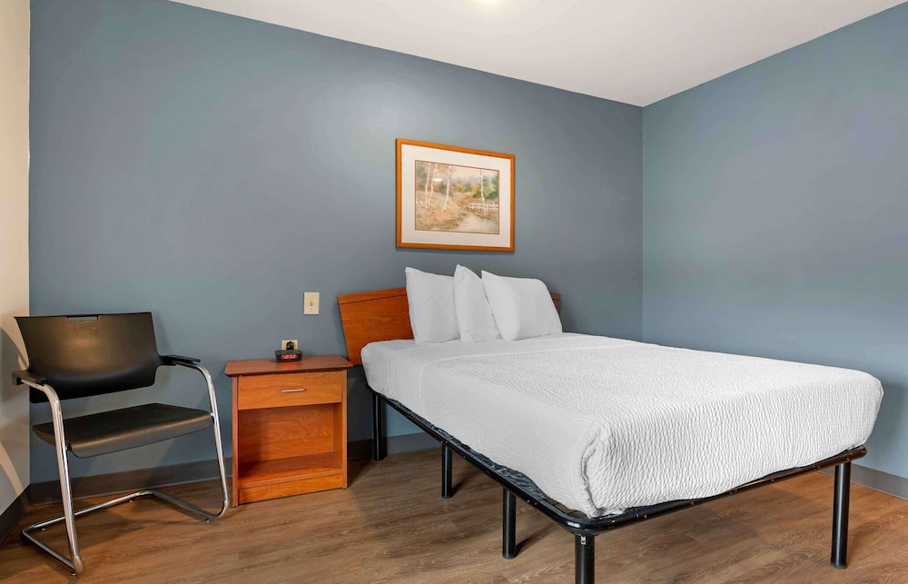 Studio 6 Extended Stay Cincinnati Sharonville OH 23/44