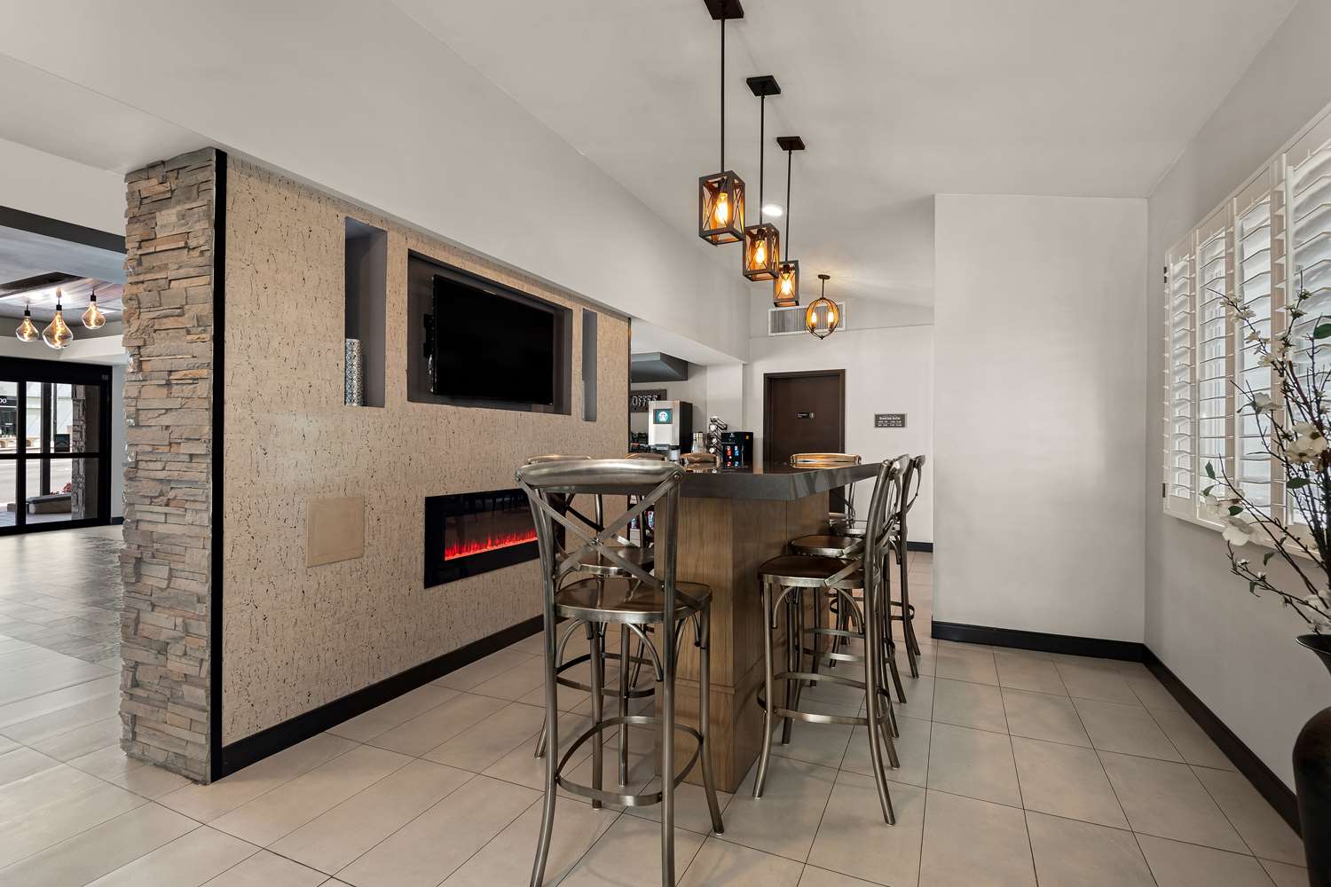 Manhattan Beach Hotel 13/15