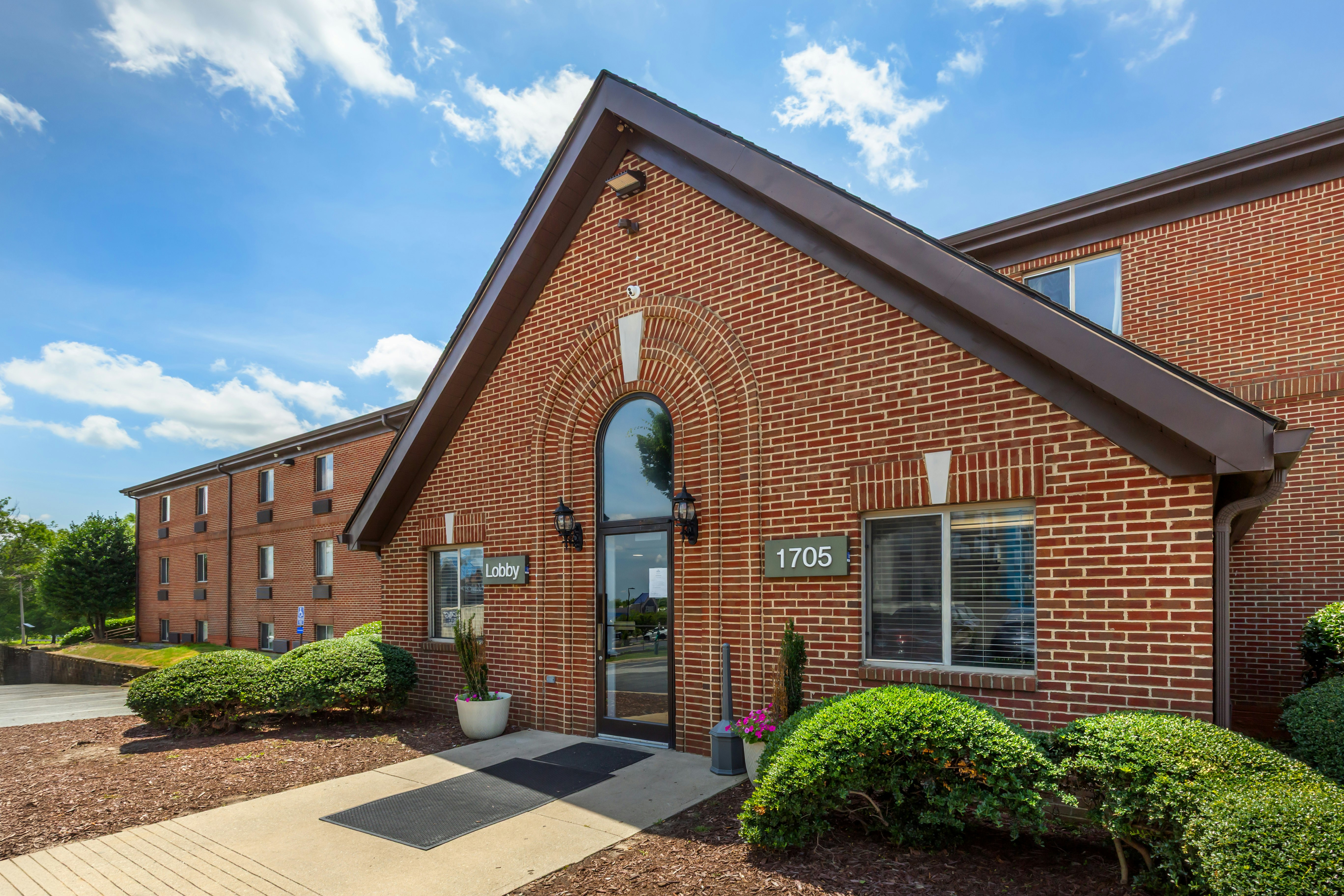 HomeTowne Studios & Suites by Red Roof Greensboro 3/28