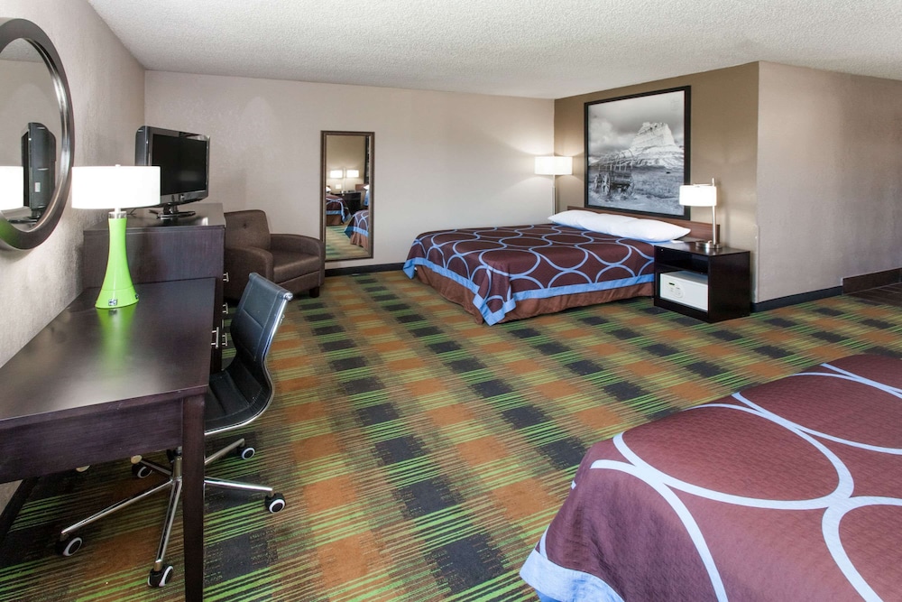 Super 8 By Wyndham Keokuk 3/21