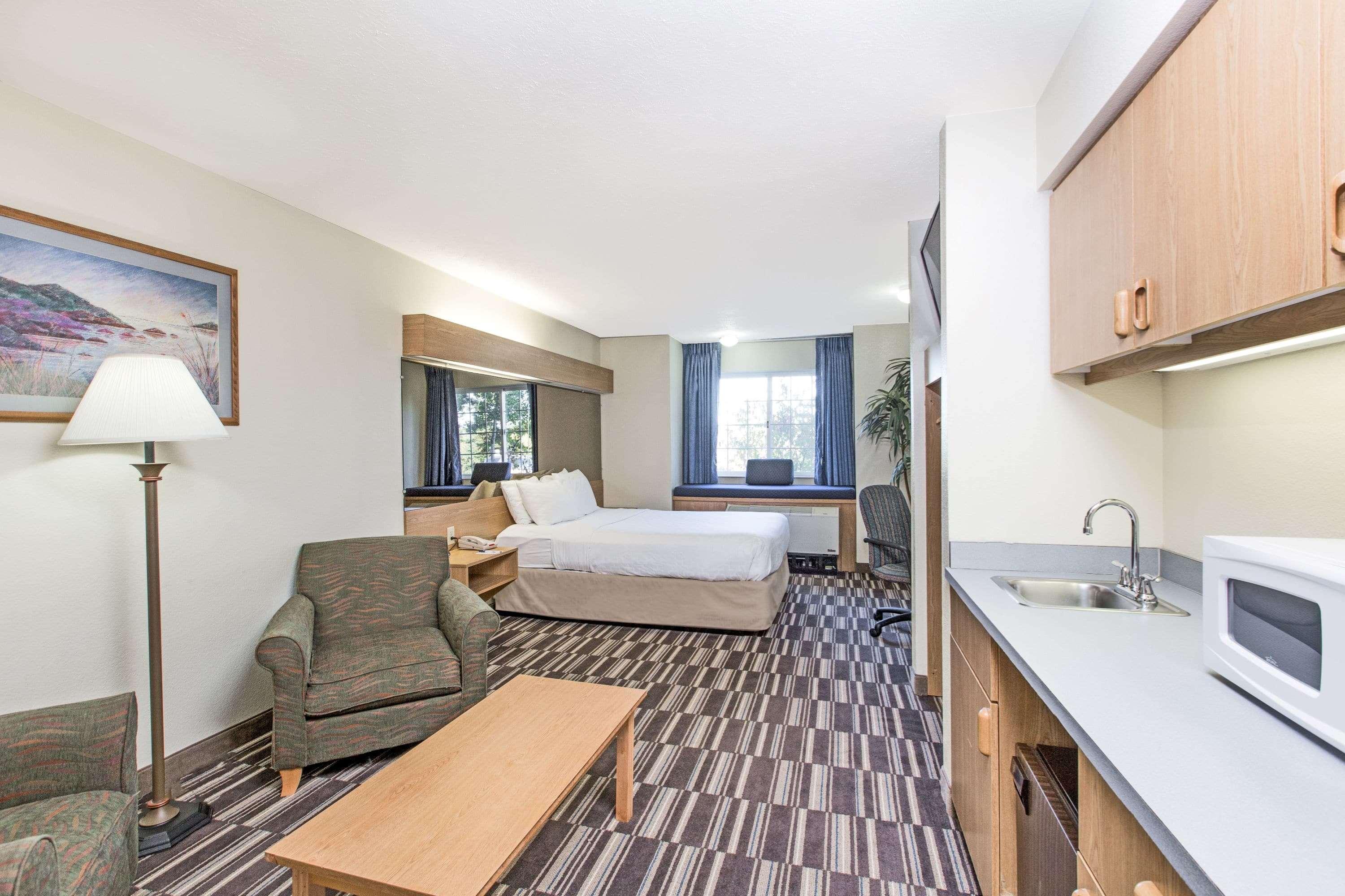 Baymont Inn & Suites by Wyndham Anchorage Airport 17/17