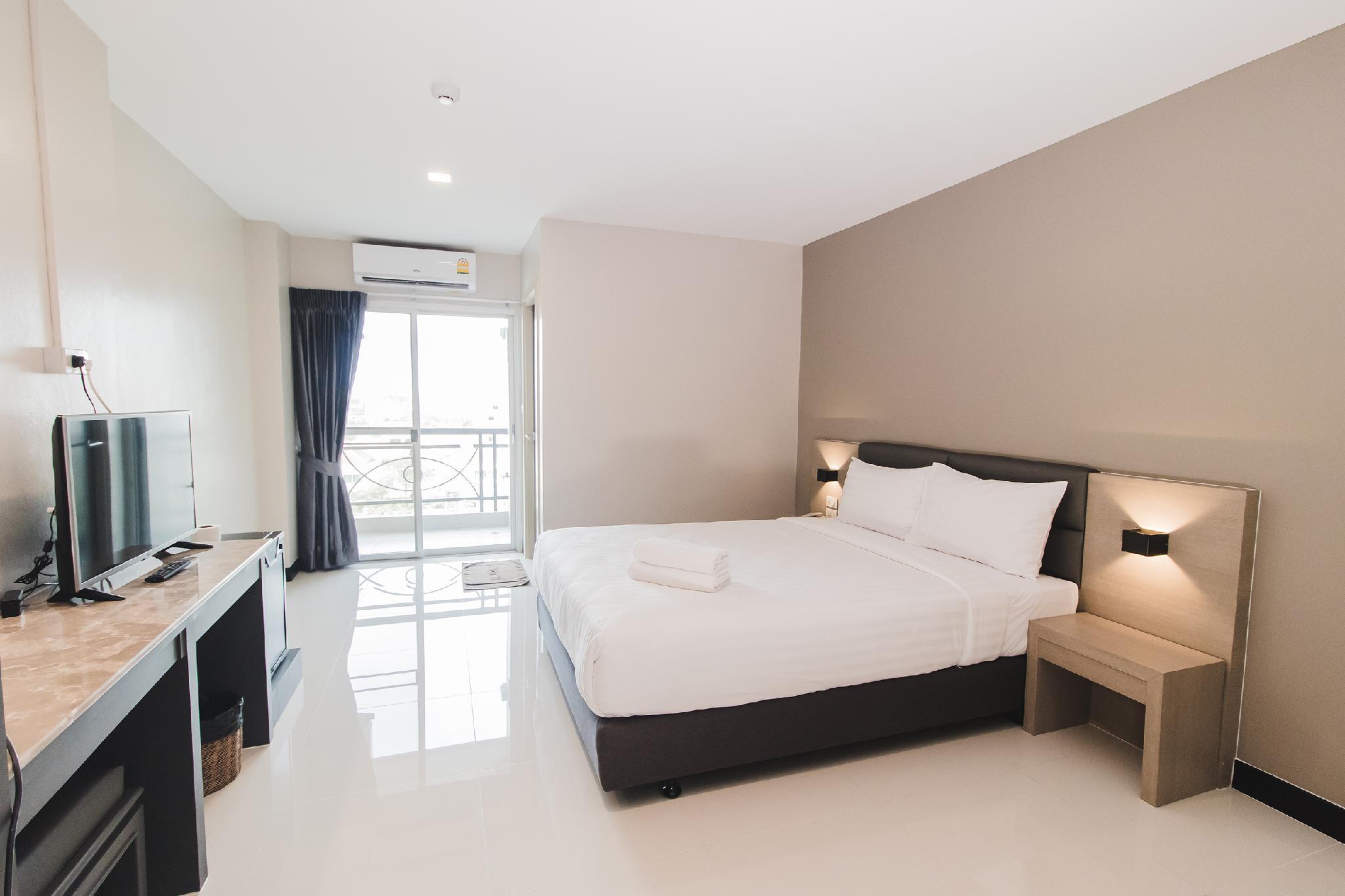 Standard, Queen Bed