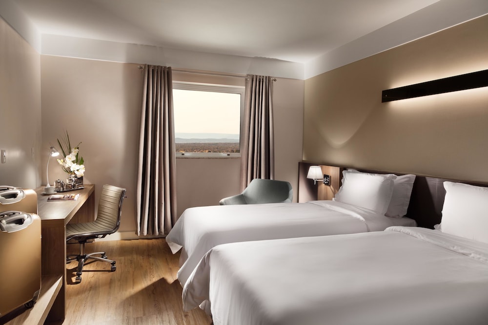 Delmond Hotel 24/70