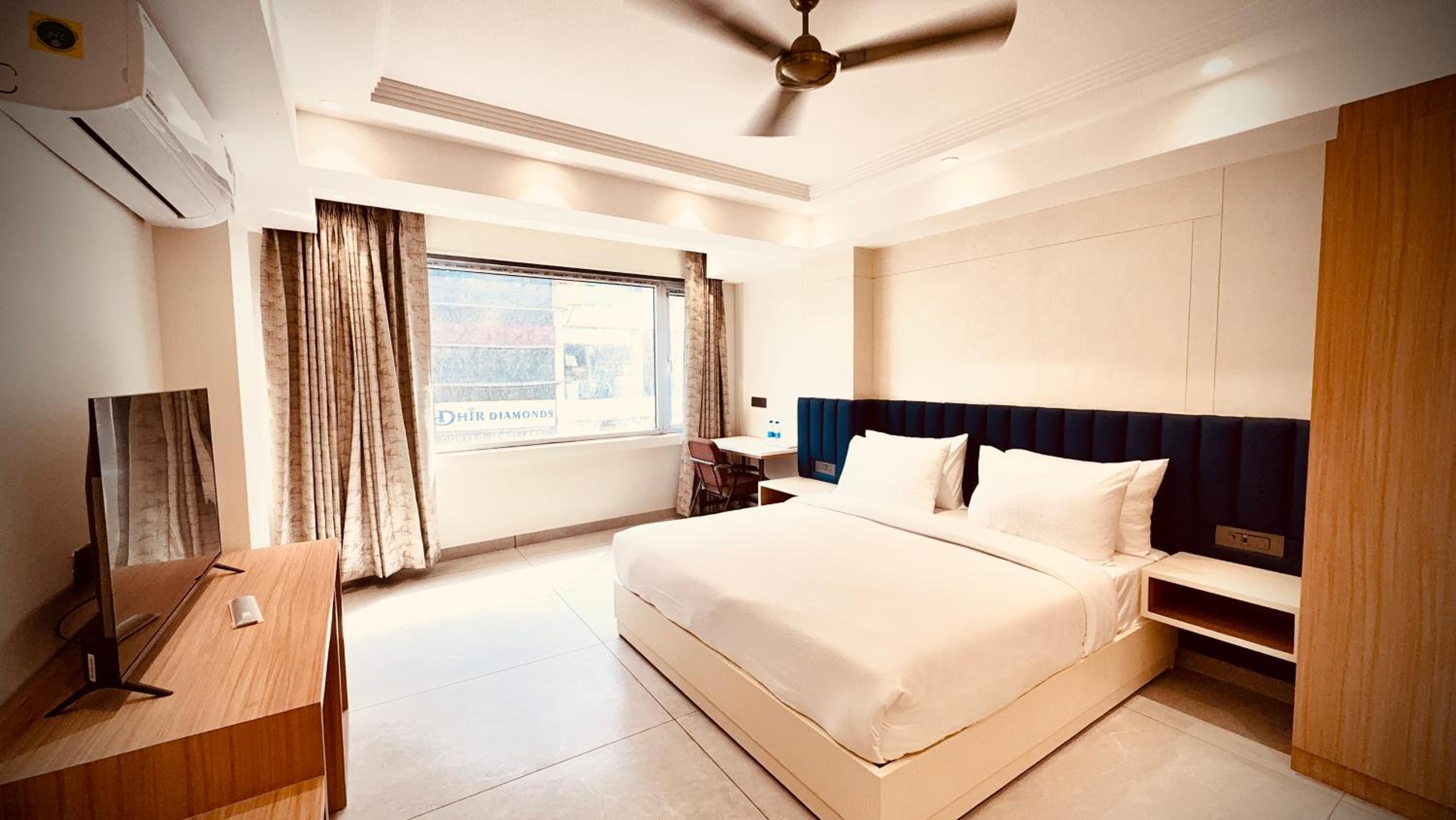 Super, Deluxe, Double Bed