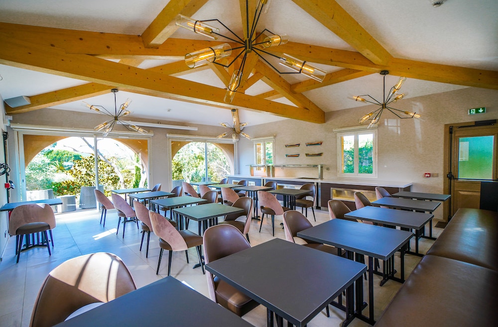 Hotel La Garbine 35/50