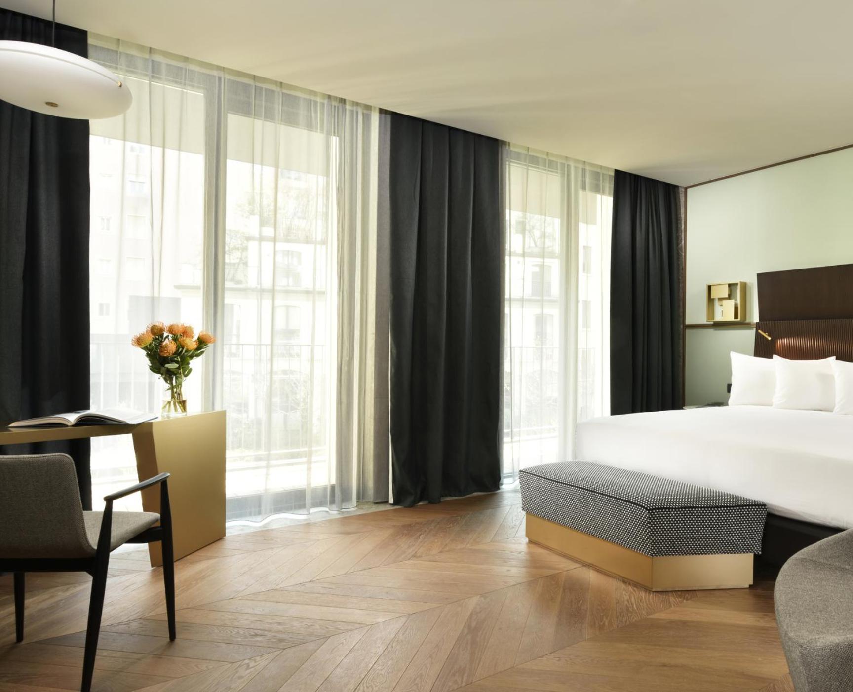 Club, Single Bed