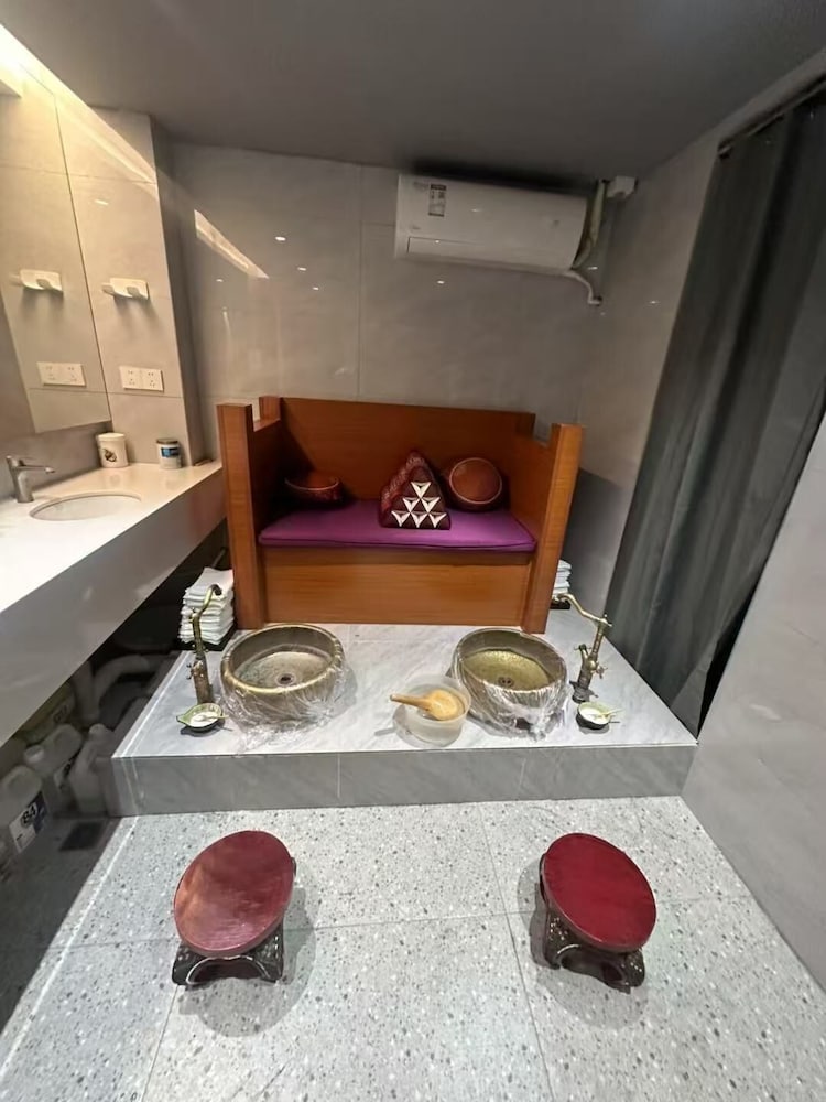 Yuezhi Hotel (Guangzhou Yuexiu Park Subway Station Store) 57/63