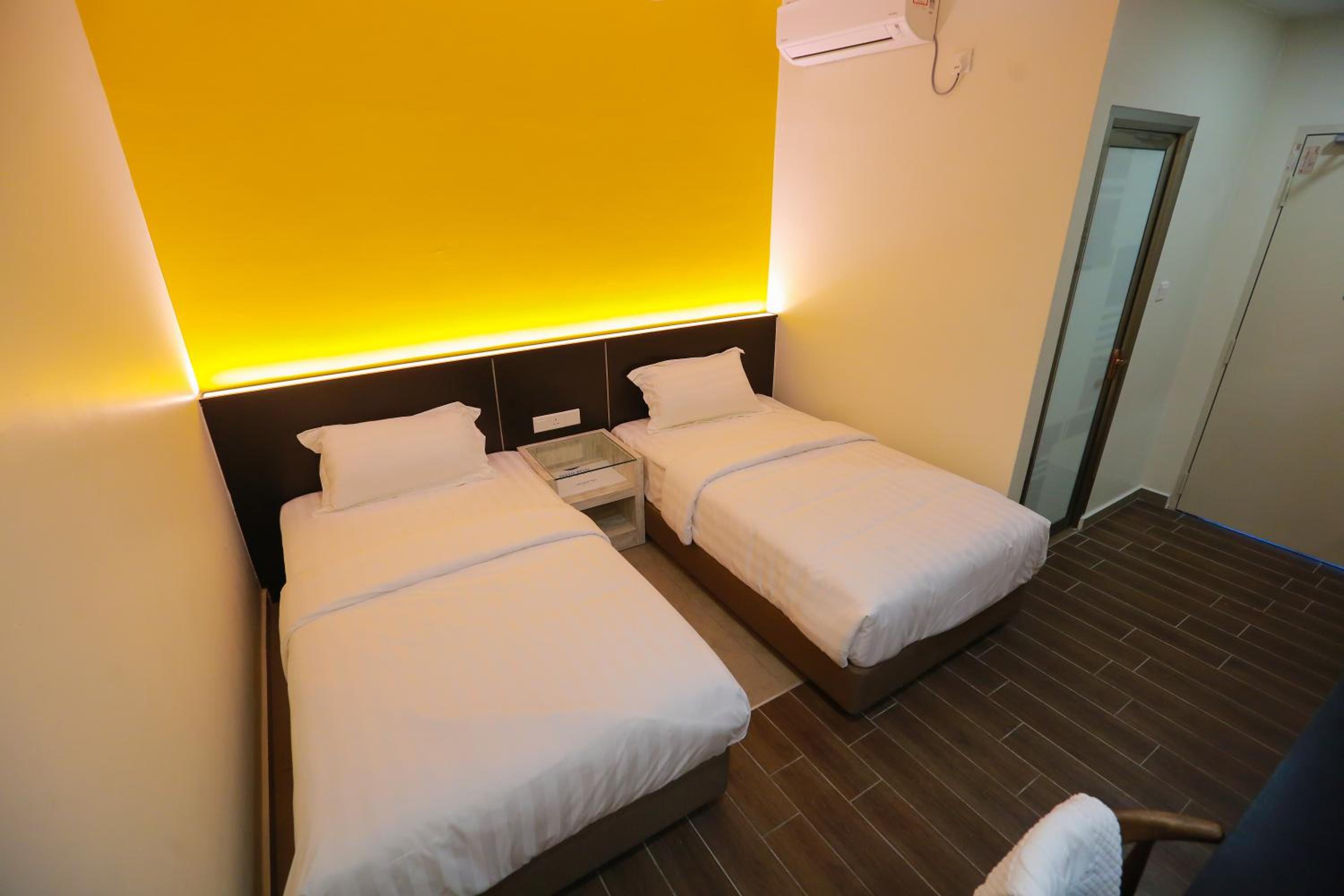 Standard, Twin Beds, No Window