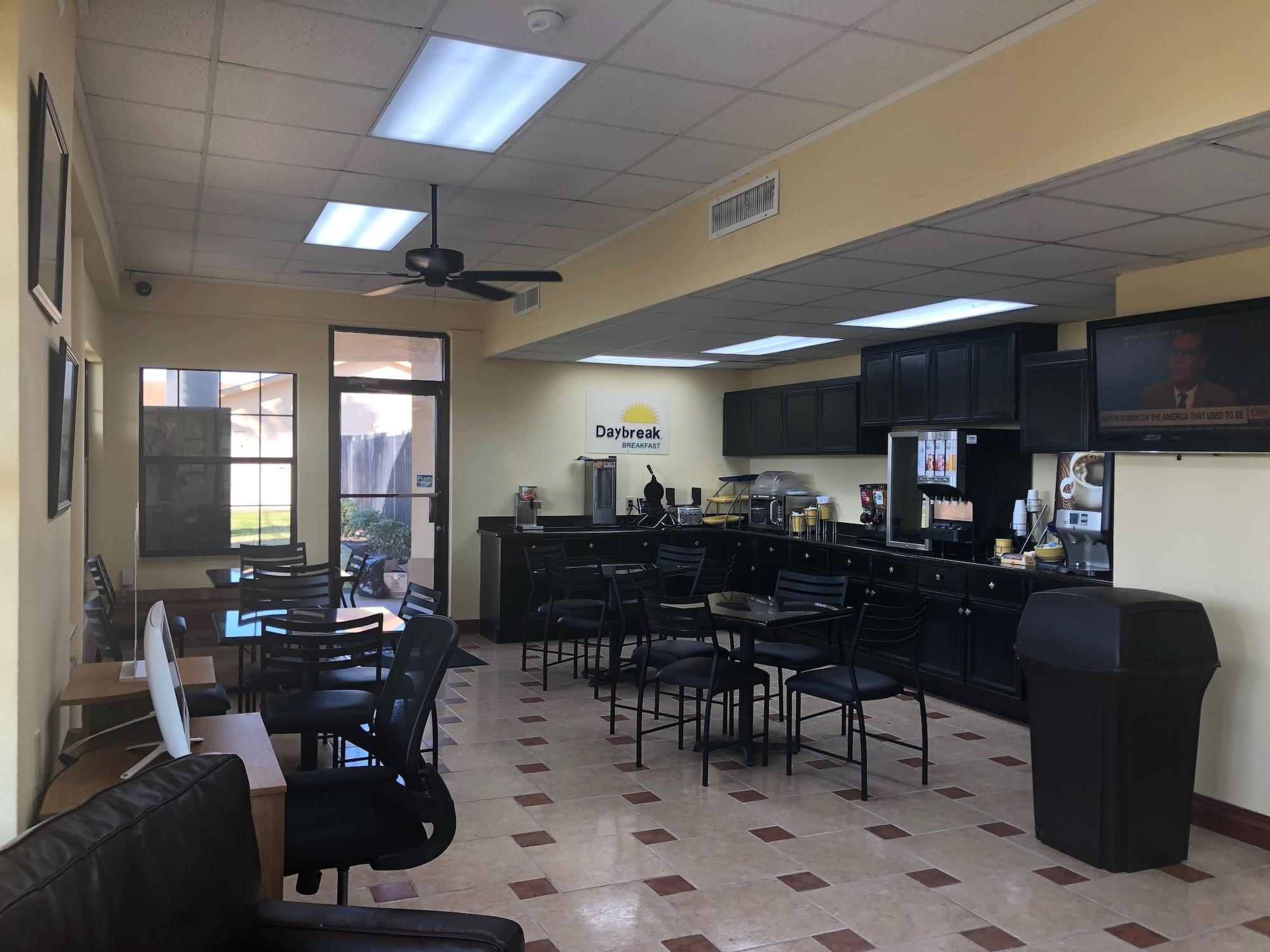Days Inn By Wyndham Lake Charles 28/32