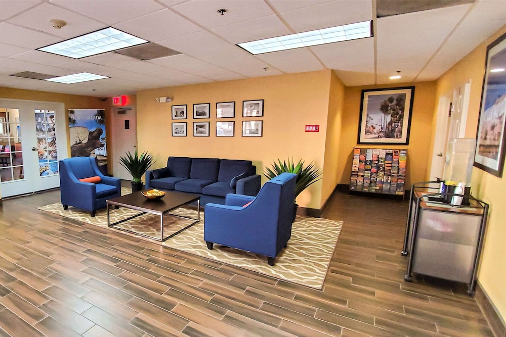 Comfort Inn & Suites Near Universal - N. Hollywood - Burbank 51/68