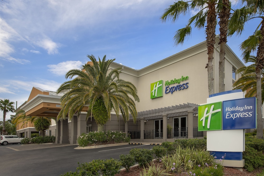 ホリデイ・イン エクスプレス ジャクソンビル ビーチ(Holiday Inn Express Jacksonville Beach) 写真1