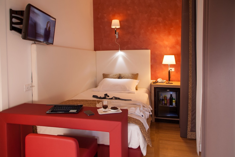 FLORIS HOTEL 3/73