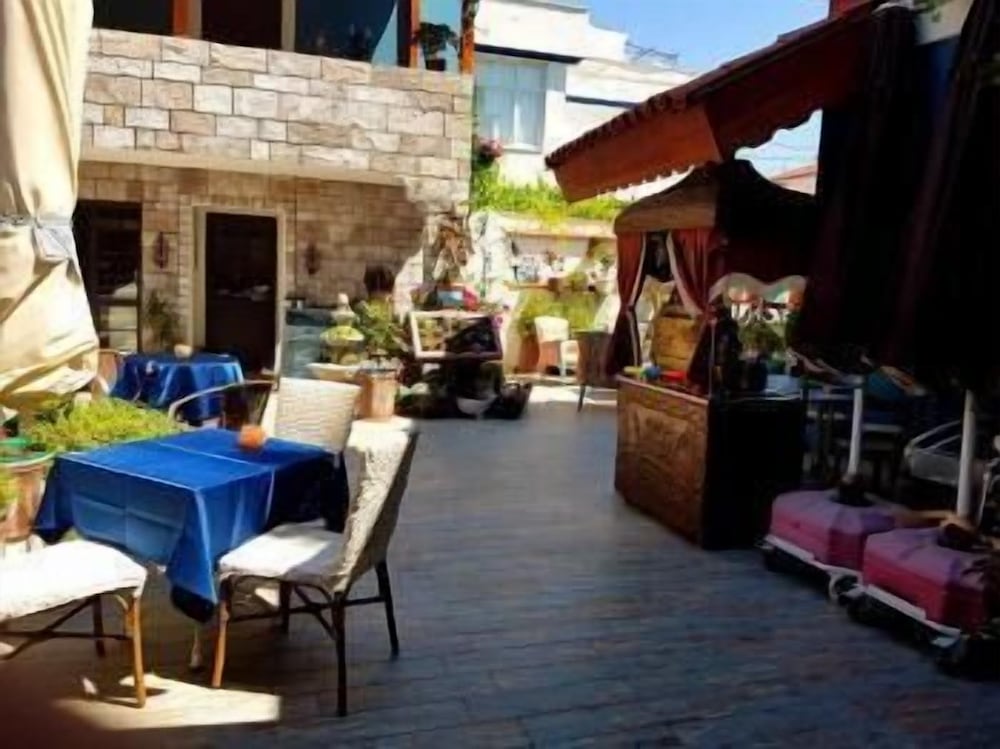 Mai Hotel 28/50