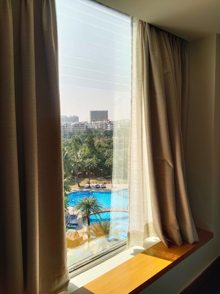 NOVOTEL HYDERABAD CONVENTION CENTRE 39/73