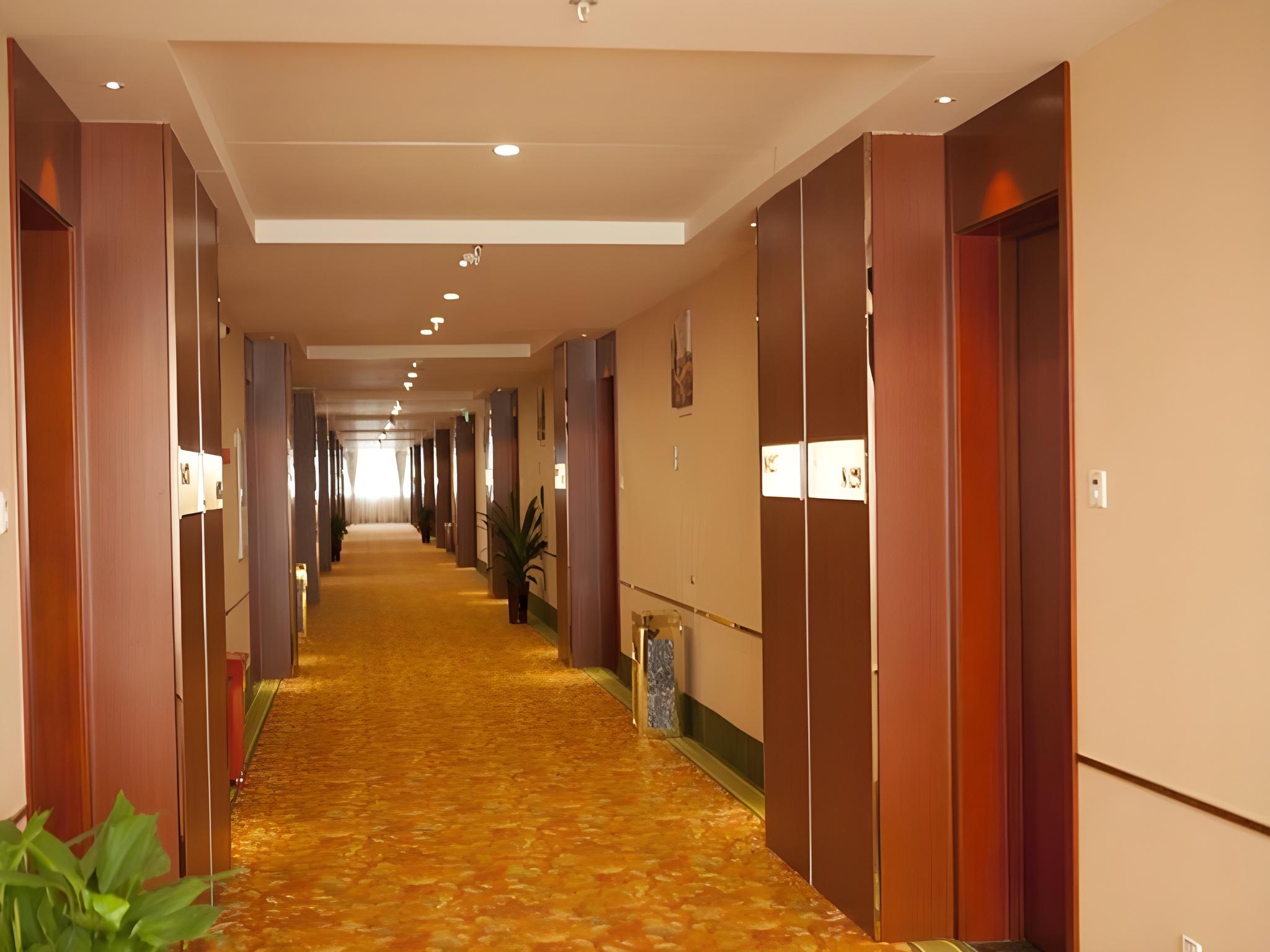 GreenTree Inn Jiansu Nantong Tongzhouwan Huanghe Road Business Hotel 36/41