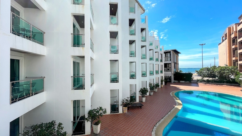 Dragon Beach Resort 11/55
