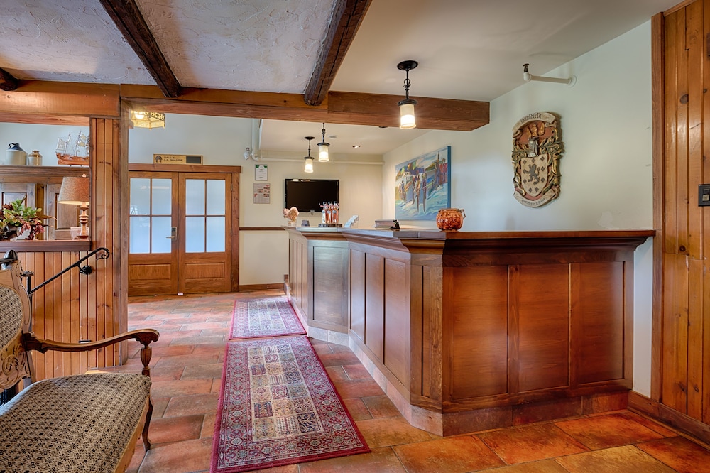 Auberge Handfield 6/50