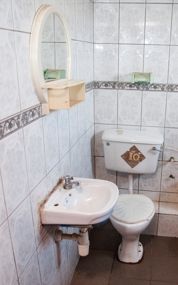 Alfoscar Hotel & Suites 25/26