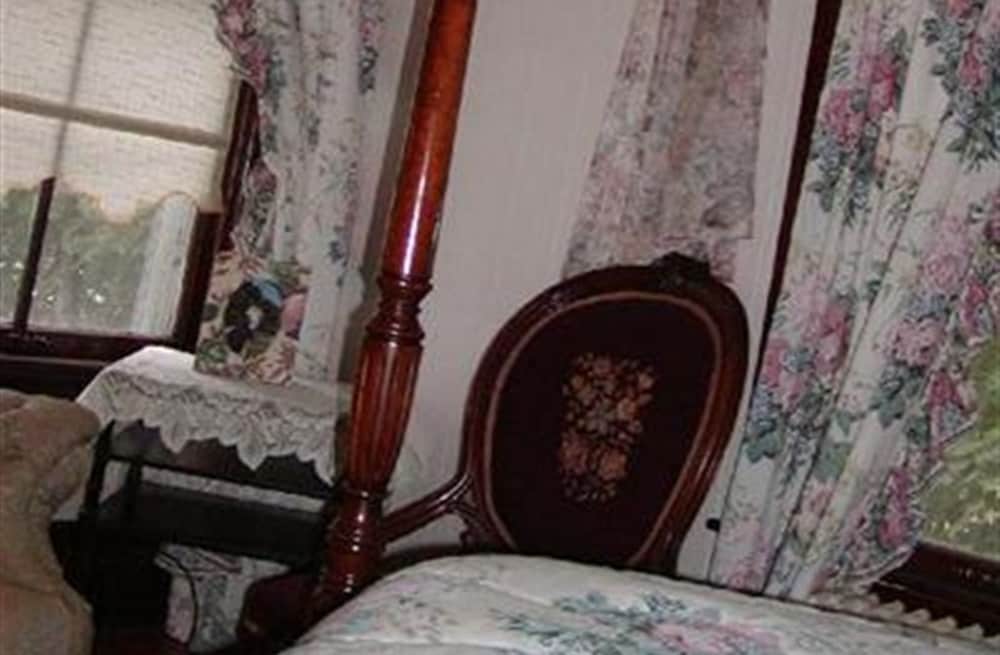 The Inn on the Horse Farm 22/30