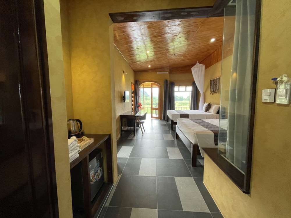 Sky Bay Lodge 30/32